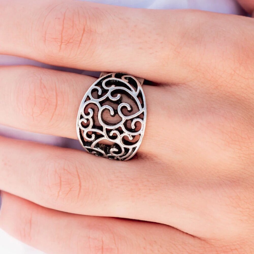 Paparazzi Jewelry Accessories - Dreamy Date Night - Silver Ring - Vintage